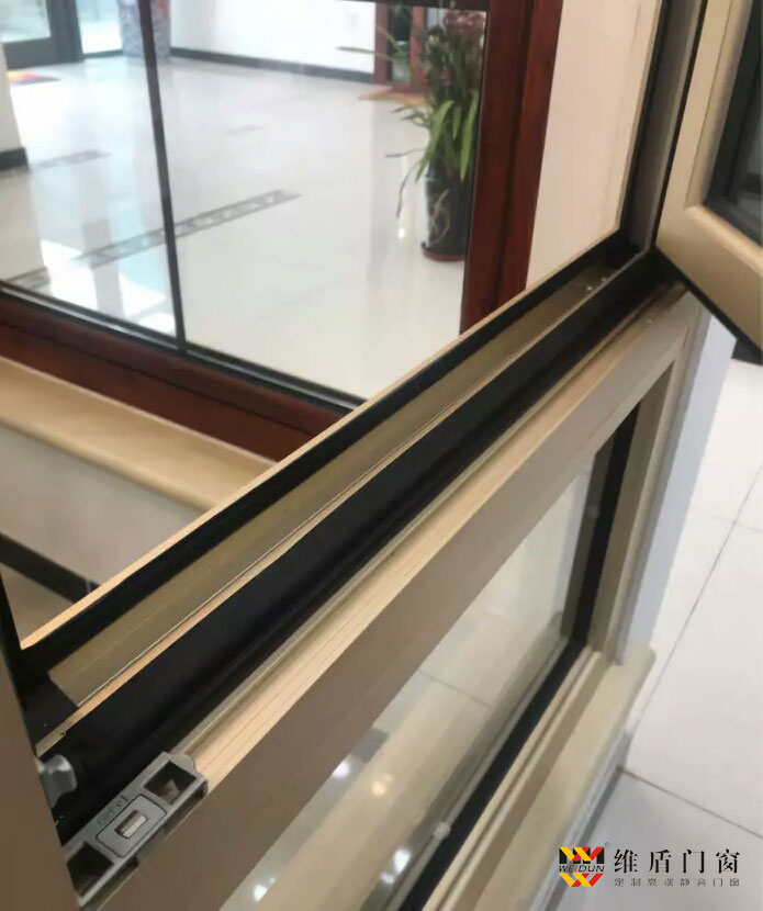 維盾門窗采用面式密封，密封效果堪比奔馳車窗